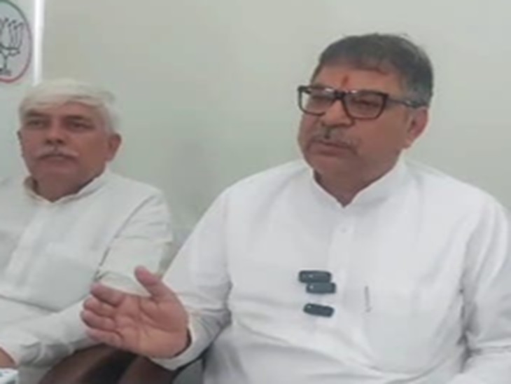 Satish Poonia talking to reporters.