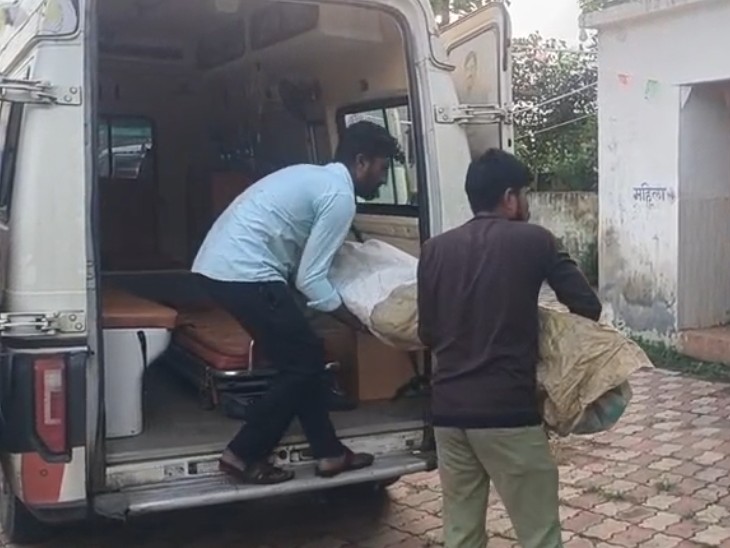 शव को पोस्टमॉर्टम के लिए अस्पताल लाया गया है।