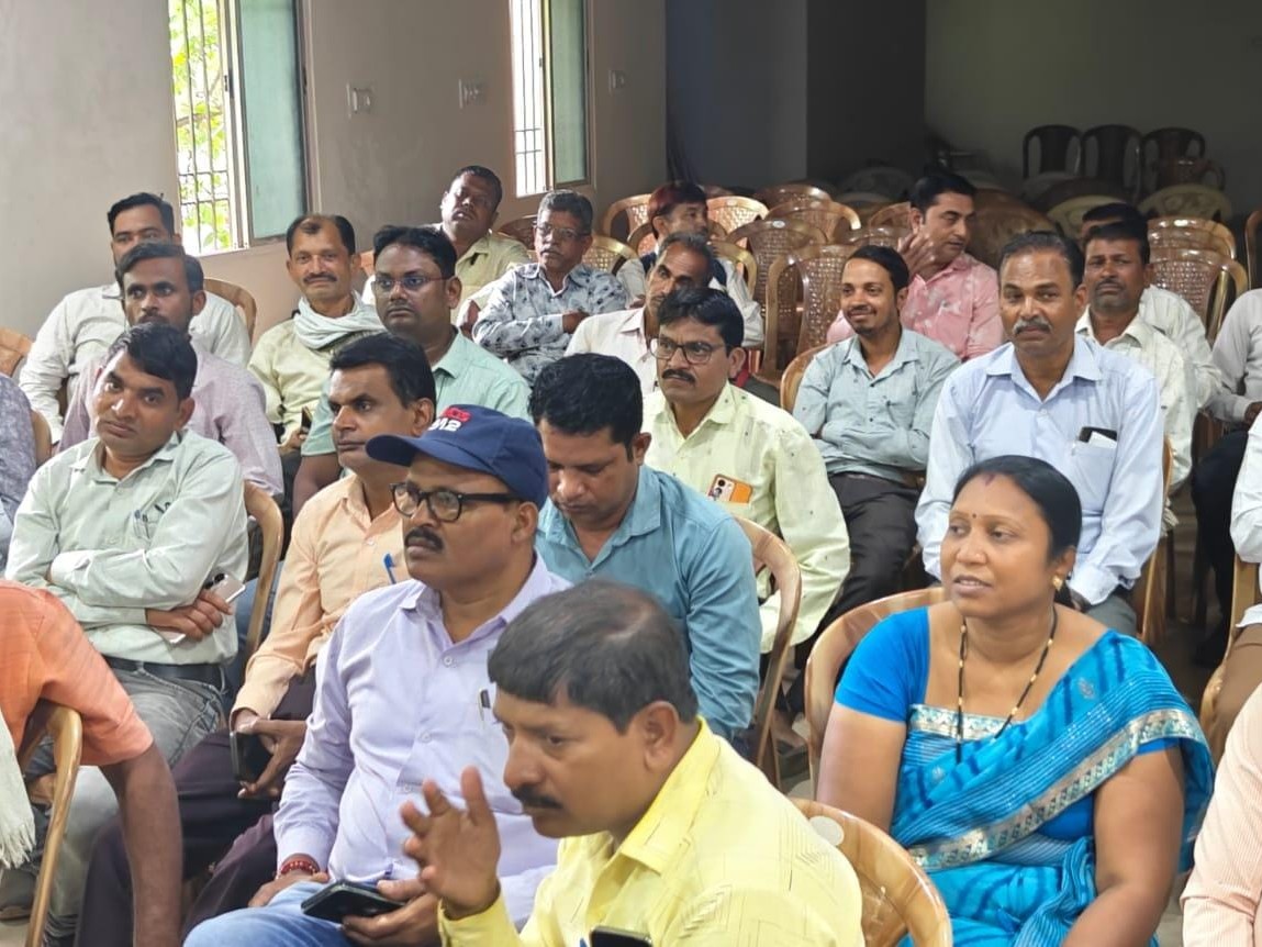 पंचायत सचिवों ने ठुकराया आयुष्मान कार्ड बनाने का काम:  दुर्ग में कलेक्टर को सौंपा आवेदन, बोले- पहले से ही विभागीय काम ज्यादा – durg-bhilai News