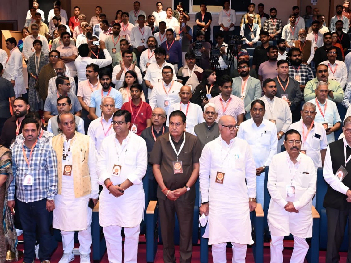 ष्ट्रीय कोषाध्यक्ष महेश शर्मा ने संगठन की गतिविधियों से अवगत कराया।