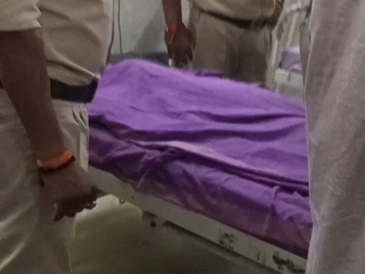 पुलिस ने तीनों बच्चों के शवों को पोस्टमॉर्टम के लिए भेज दिया है।