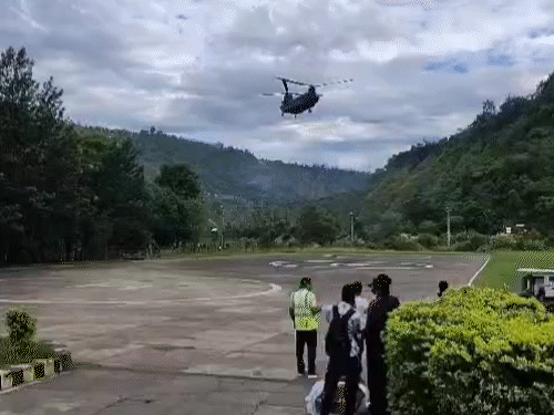 Air Force Chinook helicopter reached Chamba with 50 Manimahesh devotees from Bharmour.