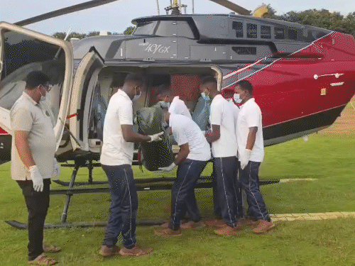 On the Chhattisgarh-Maharashtra border, 4 Naxalites were killed by the soldiers a week ago.