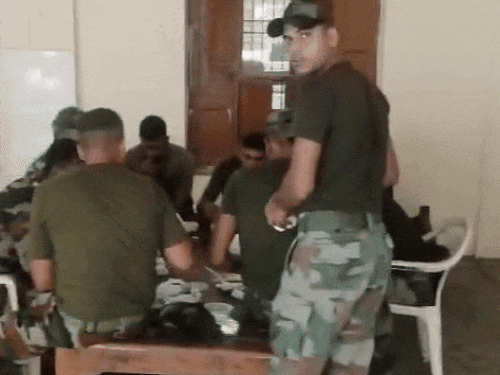 बहादुरगढ़ में सेना के 80 जवान पहुंचे हैं। - Dainik Bhaskar