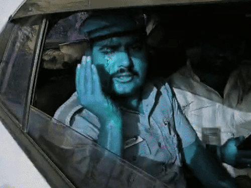 पुलिस कर्मियों को पथराव में आए चोटें।