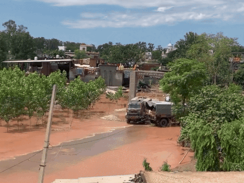 Many villages are still in flood in Ramdas area of ​​Amritsar.