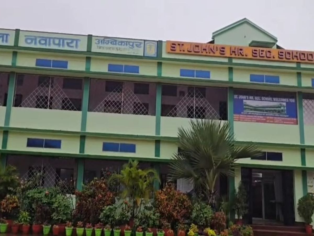 निजी स्कूल के टीचर पर छात्राओं से मारपीट का आरोप