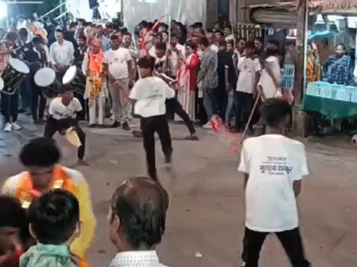 झिलमिलाती झांकियों के साथ पहलवानों के जोर-आजमाइश के करतब दिखाई देंगे।