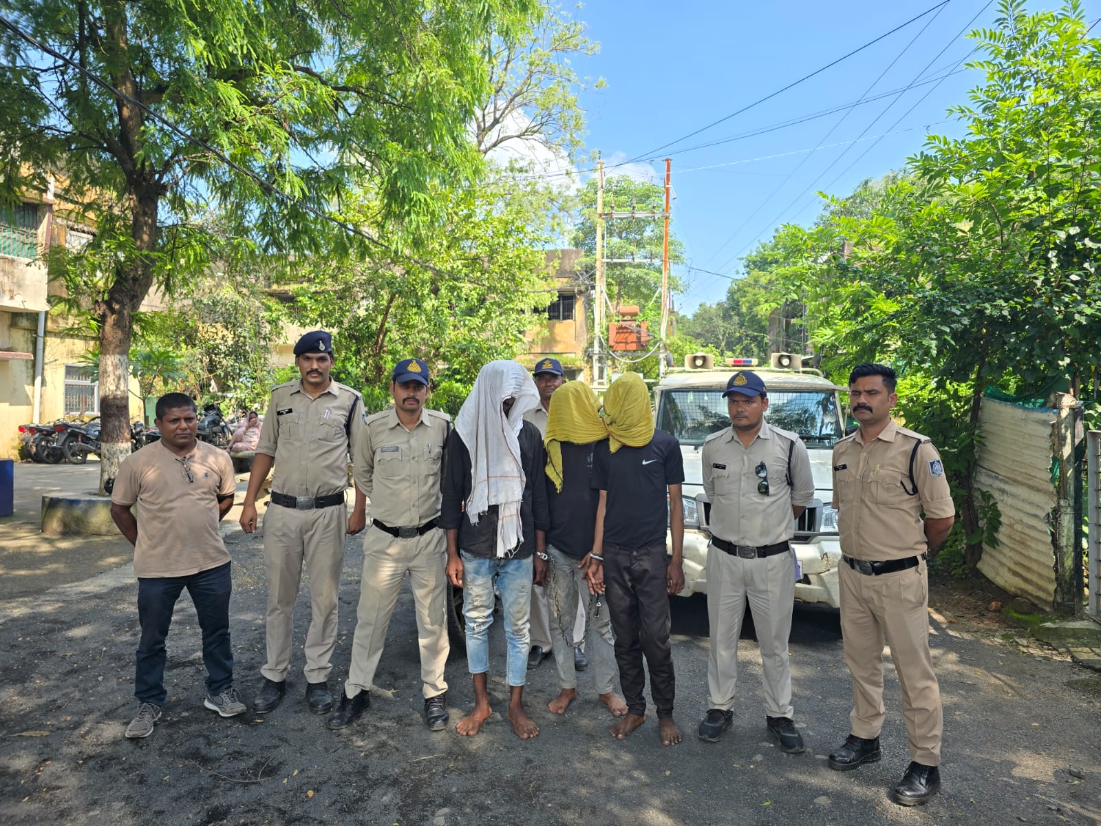 बरगी पुलिस ने तीनों आरोपियों को गिरफ्तार कर लिया है।