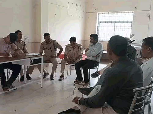सुसाइड की सूचना मिलने के बाद पुलिस की टीम मेडिकल कॉलेज पहुंची। इस दौरान प्रबंधन और छात्रों से पूछताछ की।