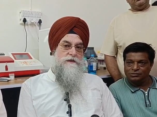 मीडिया से बात करते स्पीकर कुलतार सिंह संधवां