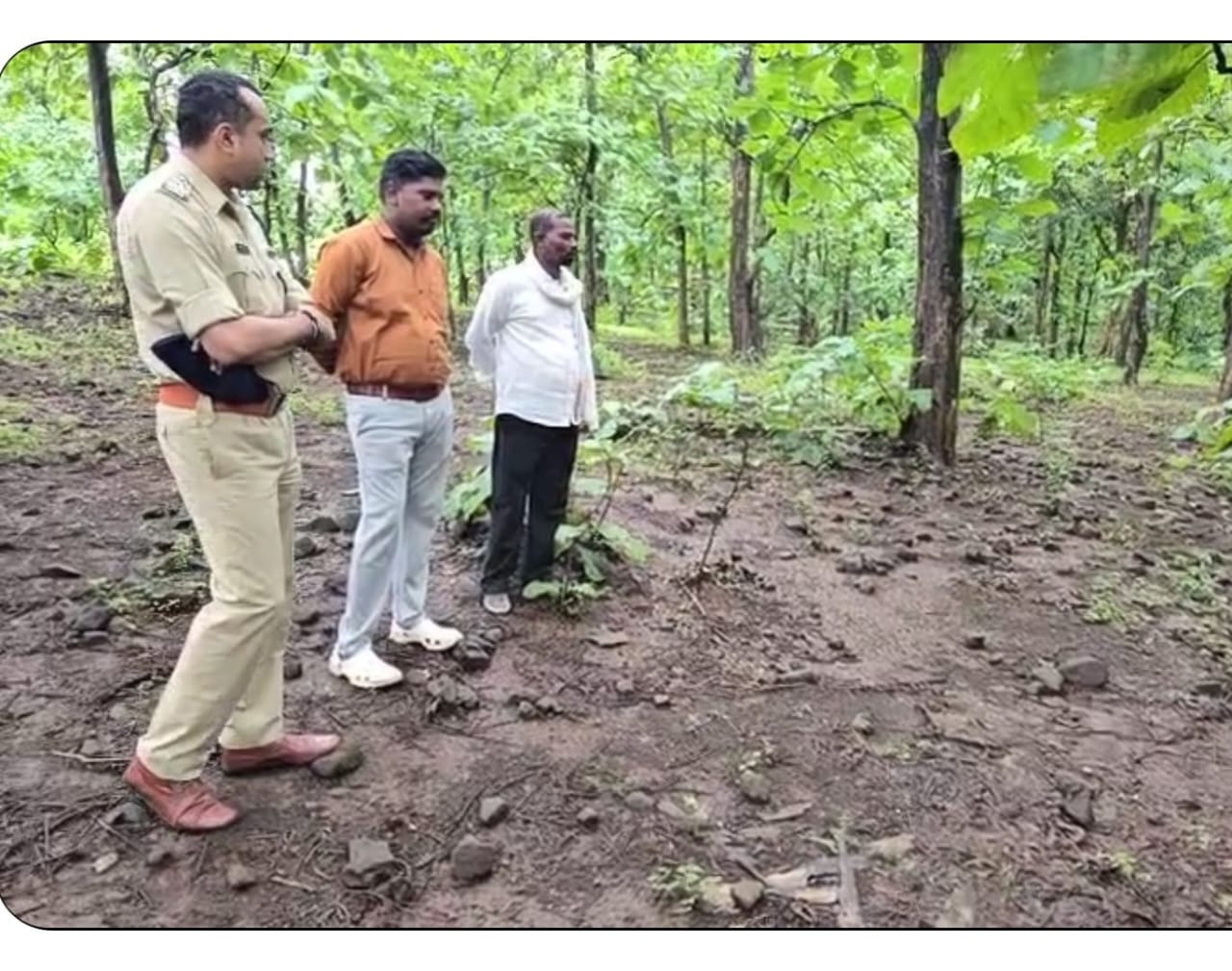 जानकारी लगते ही पुलिस के वरिष्ठ अधिकारी ग्रामीणों के साथ मौके पर पहुंचे थे।