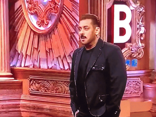 Bigg boss 19 Salman Khan's anger burst out in Weekend Ka Vaar | BB19, वीकेंड का वार में सलमान खान का फूटा गुस्सा: नेहल-फरहाना को लगाएंगे फटकार, अमाल को बताया 'बैकग्राउंड ...