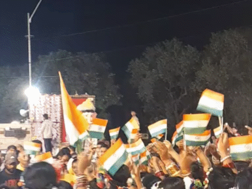 छत्तीसगढ़ में रात से गणेश विसर्जन जारी है। रायपुर में सुरक्षा के पुख्ता इंतजाम किए गए हैं। ड्रोन से निगरानी की जा रही है। - Dainik Bhaskar