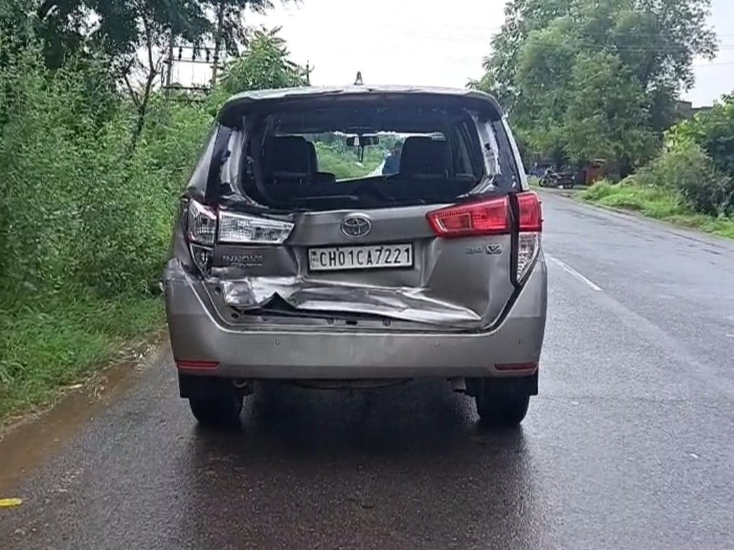 MLA Sheeshpal Keharwala's car has been damaged from behind.