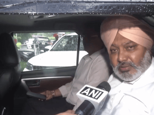 वित्त मंत्री हरपाल सिंह चीमा ने कहा कि मुख्यमंत्री की हालत अब पहले से बेहतर है।