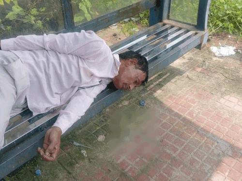जहर युक्त कोल्ड ड्रिंक पीने से सुखबीर की हालत बिगड़ गई थी। इसके बाद उसे सास लेने में दिक्कत होने लगी और उसके मुंह से झाग निकलने लगा था।