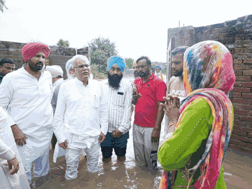 पंजाब कांग्रेस के इंचार्ज भूपेश बघेल और अध्यक्ष अमरिंदर सिंह राजा वड़िंग ने शनिवार को जीरा हलका के बाढ़ प्रभावित इलाकों का दौरा किया।