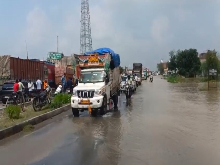 यूपी में बारिश-बाढ़: मथुरा के आश्रम में जलभराव; शाहजहांपुर में हाईवे डूबा, आज 21 जिलों में अलर्ट