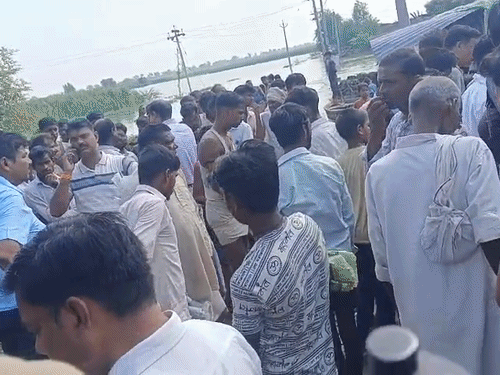 SDM सदर फोर्स के साथ मौके पर पहुंच गए हैं। बाप-बेटी की तलाश में SDRF को लगाया गया है।