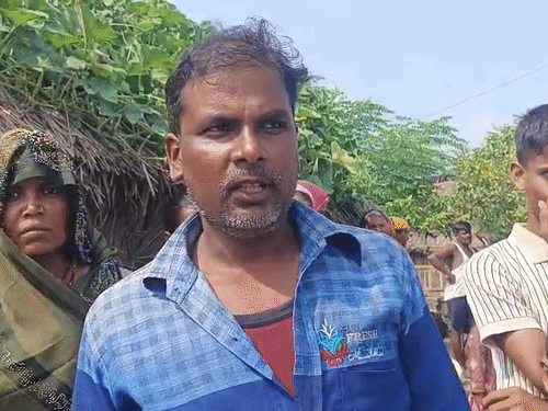 हादसे में बचे ग्रामीण ने बताया- हम सभी साप्ताहिक बाजार करने जा रहे थे, तभी नाव पटल गई।