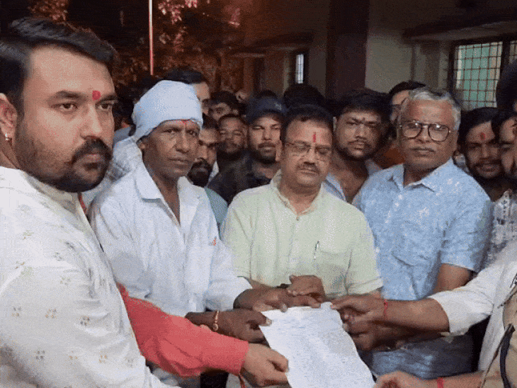 After the incident, people of Hindu organization lodged a complaint on Friday night.