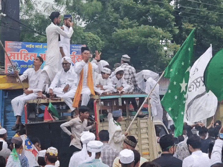 During the procession, the DJ is being claimed to play the songs of the Pak Army.