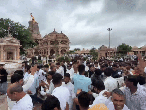 सचिन पायलट का चित्तौड़गढ़ के सांवलिया जी आना भी राजनीतिक दृष्टि से देखा जा रहा है।