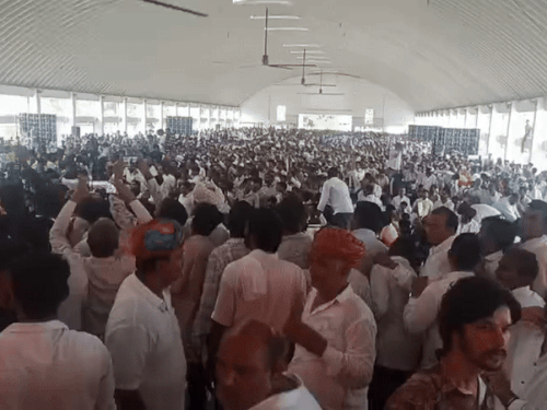 उनकी सभा में कई कार्यकर्ता पहुंचे।