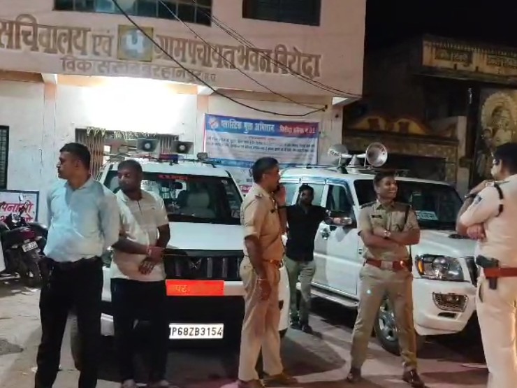 एसपी ने बताया कि पथराव के बाद स्थिति तनावपूर्ण हो गई थी।