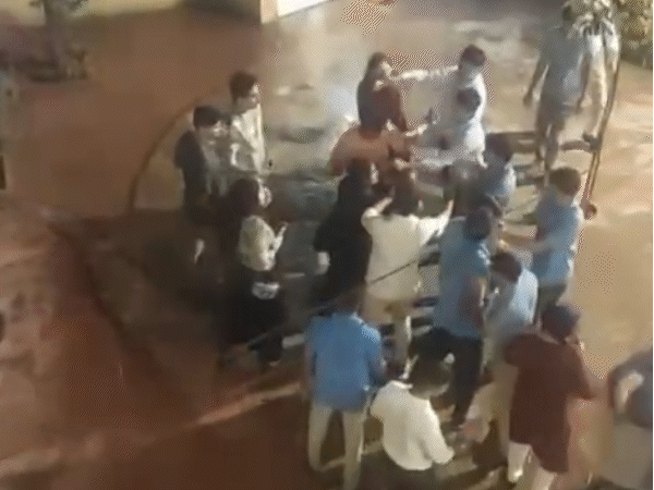 मारपीट के बाद दोनों पक्ष ब्रह्मपुरी थाने पहुंचे और एक-दूसरे के खिलाफ शिकायत दी।