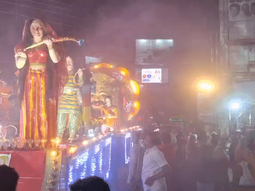 इस झांकी में खाटू श्याम बाबा और शीश दान को दर्शाया गया।