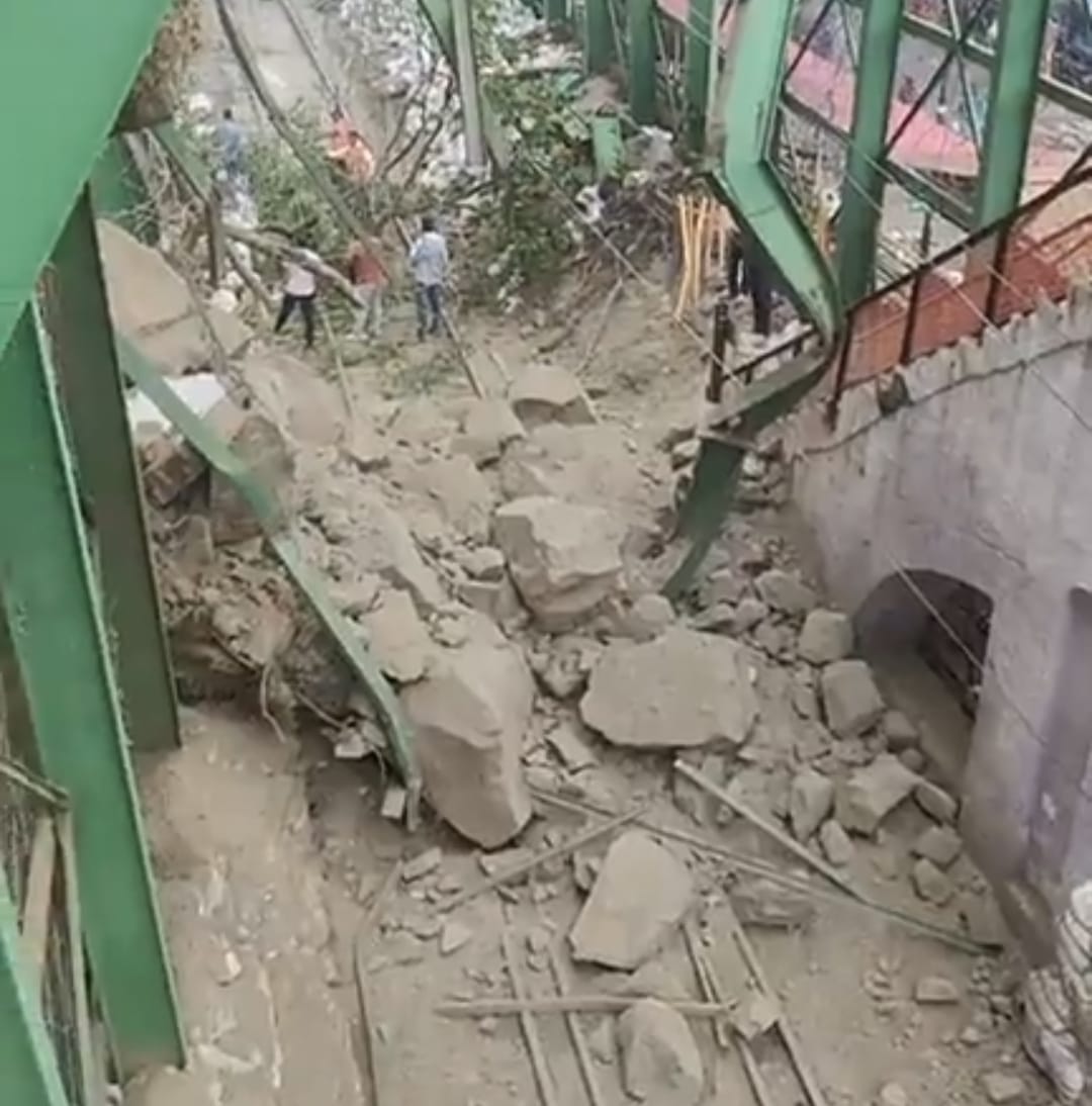 भूस्खलनामुळे हरिद्वार-ऋषिकेश रेल्वे मार्ग बंद करण्यात आला आहे.