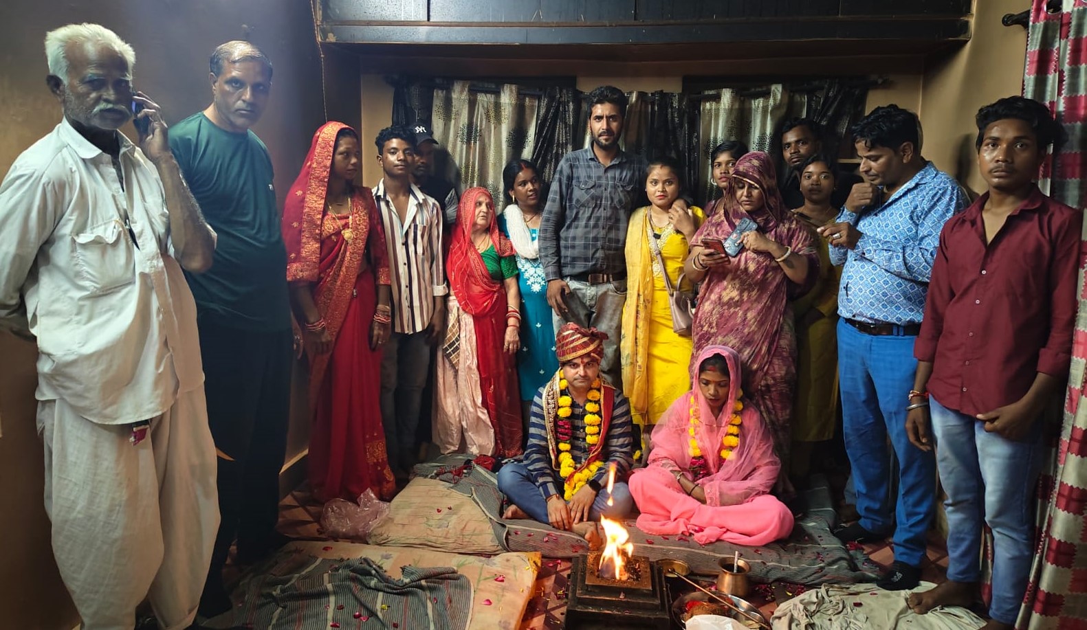 बकुल की शादी की फोटो। लड़की का पूरा परिवार दलालों से मिला हुआ था।