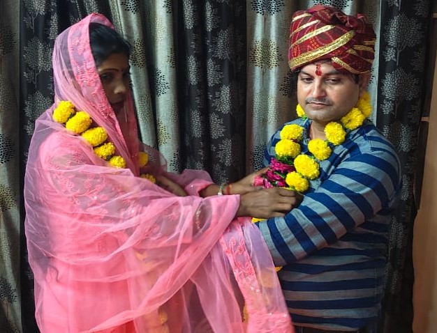सच सामने आने के बाद बकुल लुटेरी दुल्हन को लेकर अजमेर लौट रहा था, लेकिन वो रास्ते में फरार हो गई।