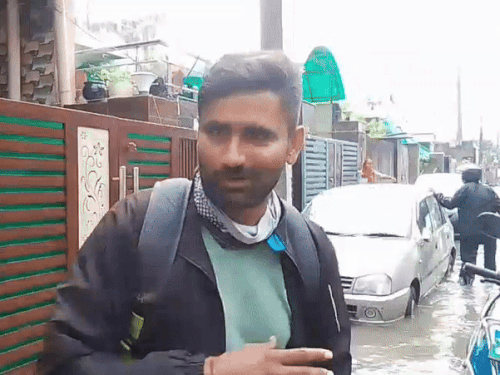 क्षेत्रवासी शिवराज मीणा ने कहा-हर बरसात में यहां ऐसी स्थिति हो जाती है। समस्या का समाधान होना चाहिए।