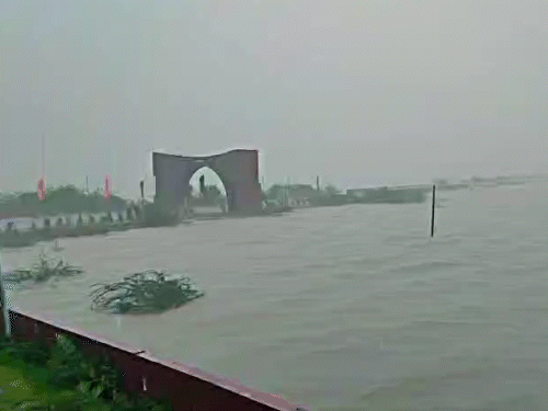 बारिश में डूबा इंडिया-पाकिस्तान का बनासकांठा स्थित नडाबेट बॉर्डर।