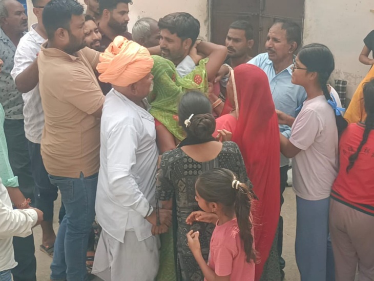 हादसे के बाद परिवार में पसरा मातम।