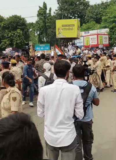 On Gandhi Maidan, the candidates pushed the police and moved towards Dakbangla intersection.