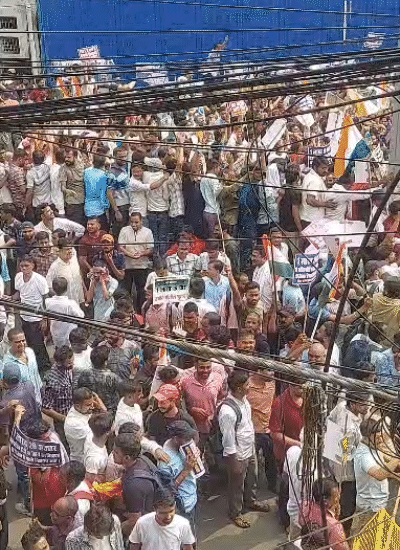 Candidates performing at Dakbangla intersection.