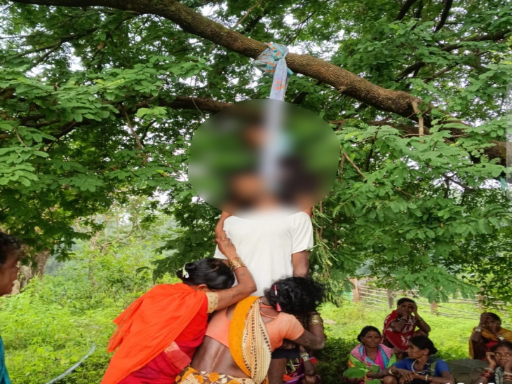 कोंडागांव जिले में प्रेमी जोड़े ने फांसी लगाकर आत्महत्या कर ली है।