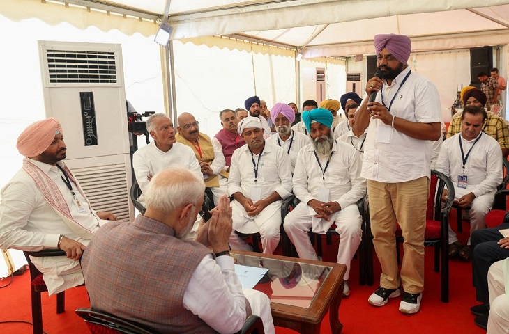 After listening to the flood victim, Prime Minister Narendra Modi greeted with folded hands.