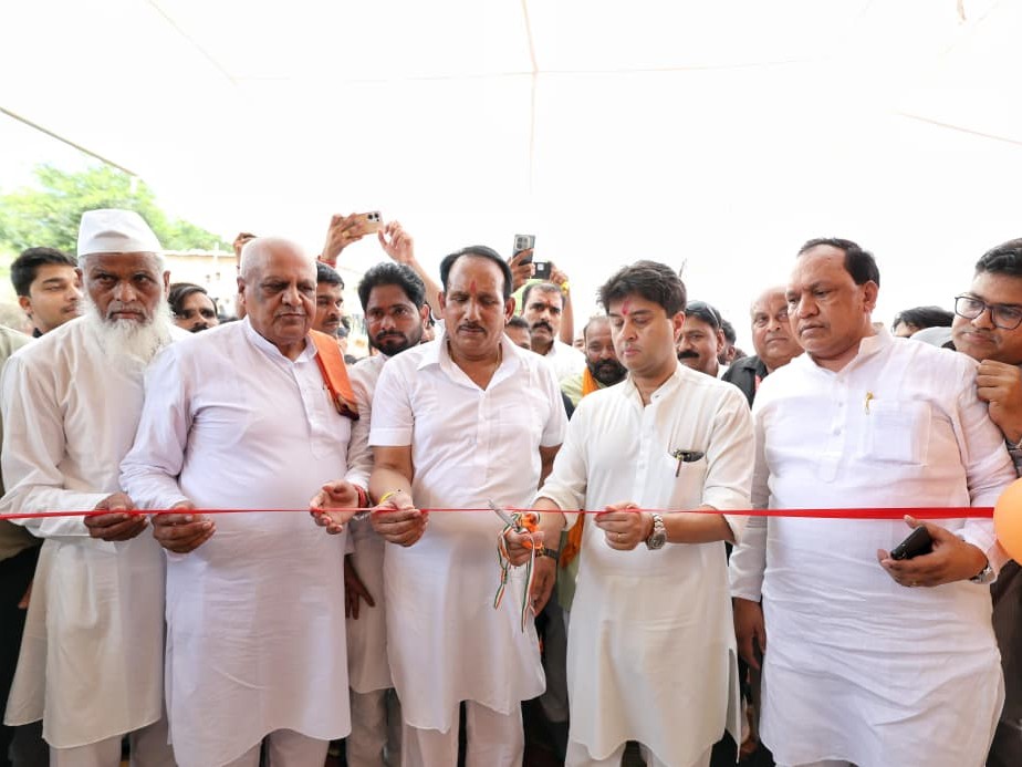 केंद्रीय मंत्री ने ग्राम गरेठा में 2.19 करोड़ की लागत से बने 33/11 केवी नवीन विद्युत उपकेंद्र का लोकार्पण किया।