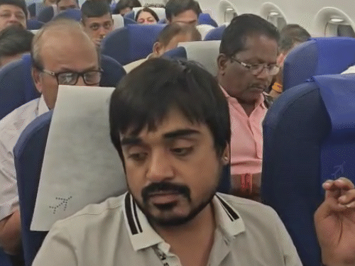 रायपुर-दिल्ली के यात्रियों की कई योजनाएं प्रभावित हो गईं है।