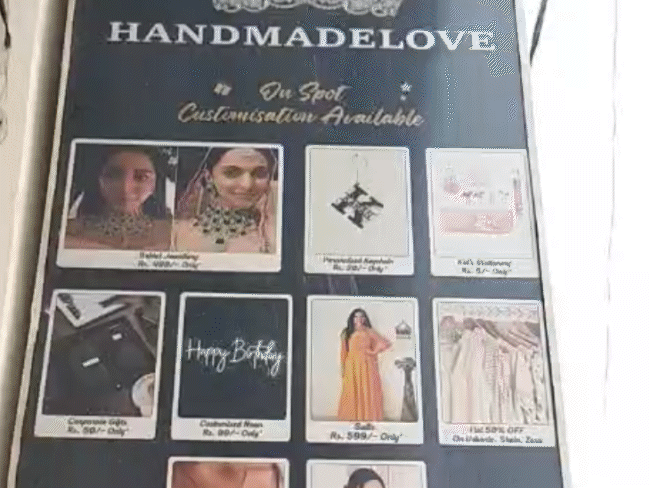 तान्या का स्टोर, जिसमें गिफ्ट आइटम बेचे जाते हैं। यहां सिर्फ एक कर्मचारी मिला।