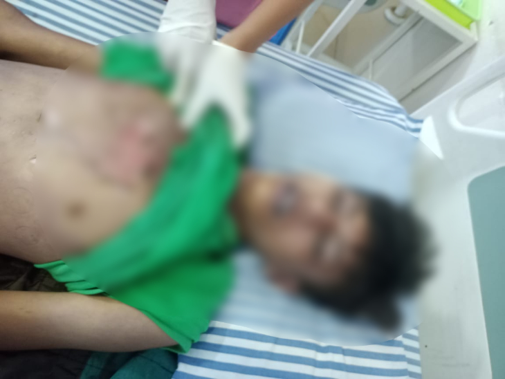 रायपुर में बिजली की चपेट में आने से 10वीं के छात्र की मौत हो गई।