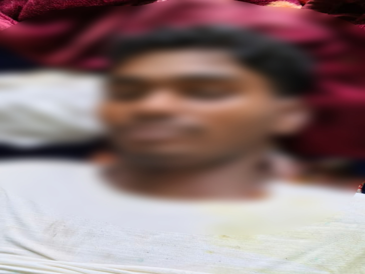 युवक 7वीं के बाद पढ़ाई छोड़ चुका था, युवती 9वीं कक्षा में थी।