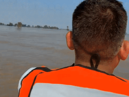 BSF jawans headed towards Kaluwala village on zero line from boat. There is up to 6 feet of water.