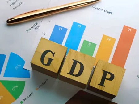 फिच ने भारत की GDP ग्रोथ अनुमान 6.5% से बढ़ाकर 6.9% किया है। - Dainik Bhaskar