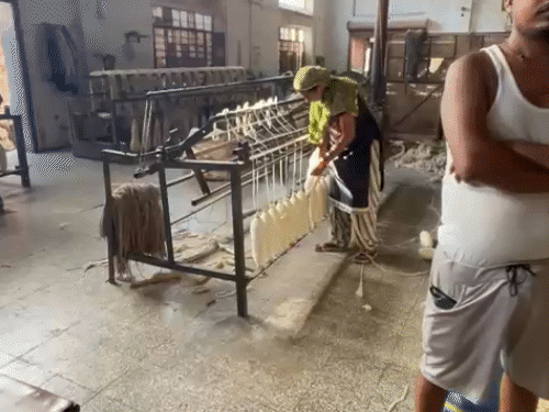 वूलन इंडस्ट्री एसोसिएशन के अनुसार- टैरिफ के बाद राजस्थान में अगर वित्तीय सहायता नहीं मिली तो करीब एक लाख लोग बेरोजगार हो जाएंगे।